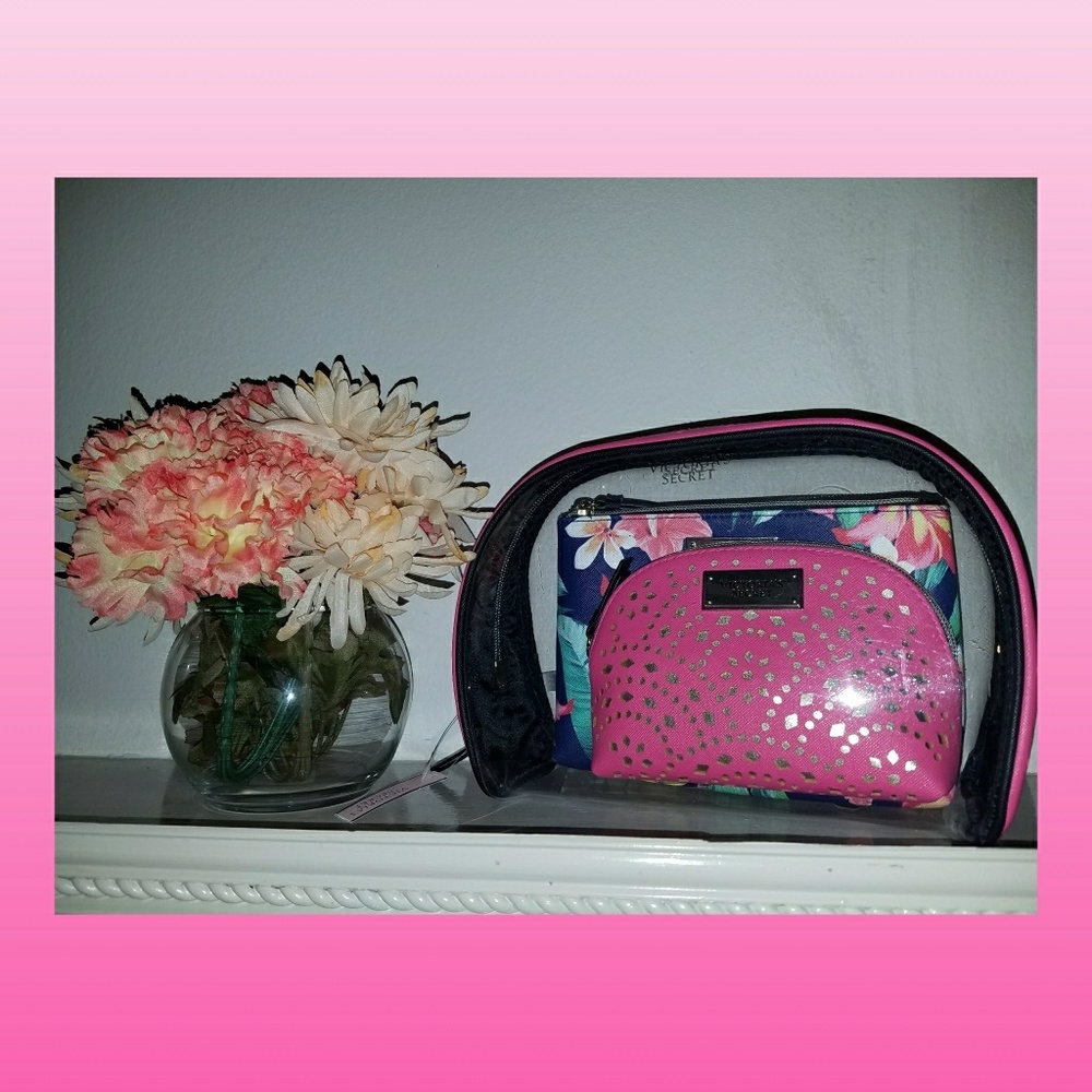 NWT VS MAKEUP BAG